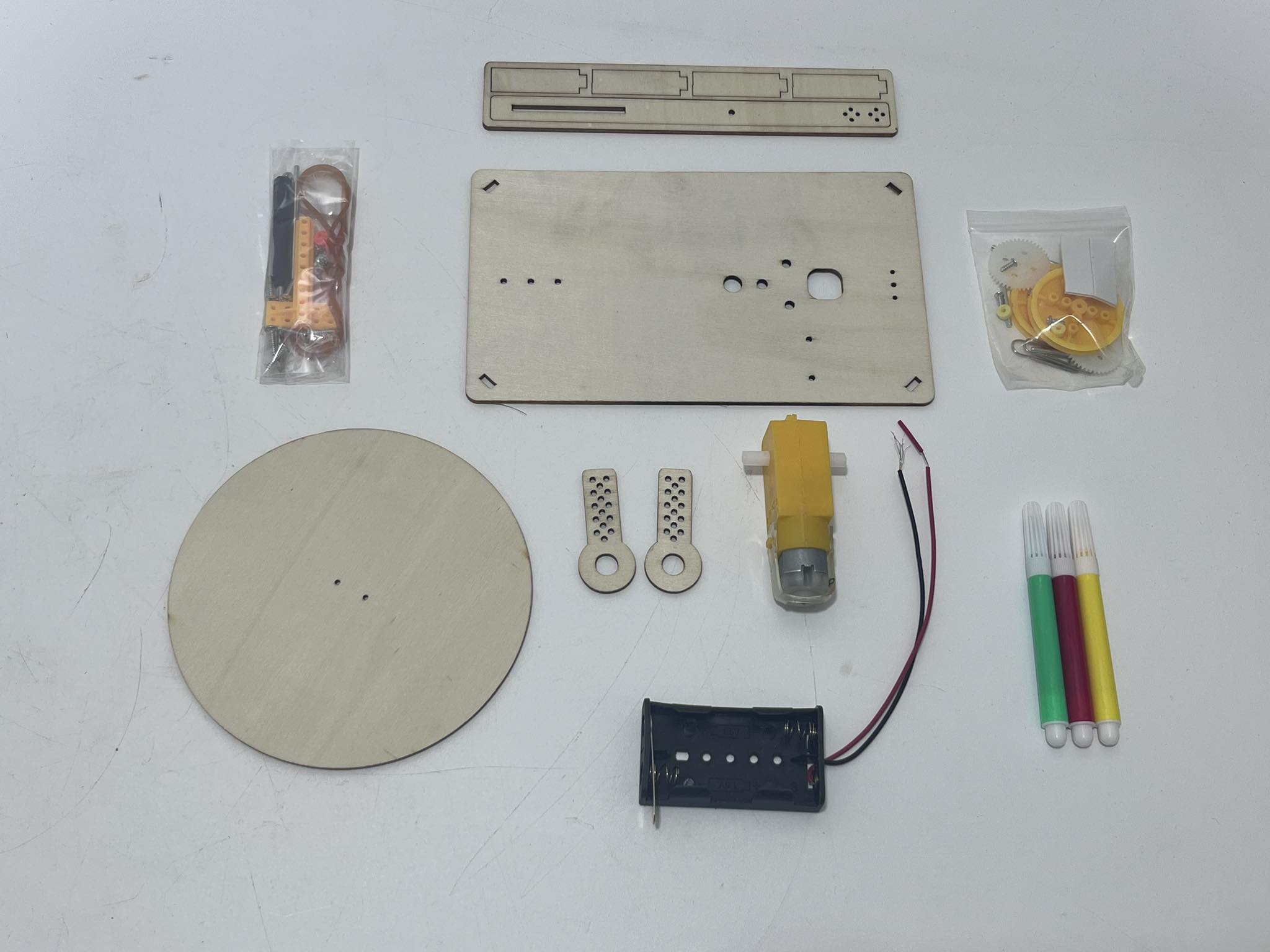 Ahşap DIY Pilli Çizim Robotu Ahşap DIY Pilli Çizim Robotu