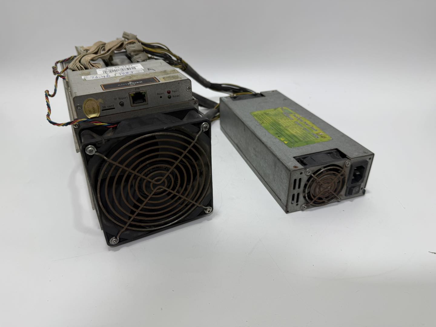 Antminer Bitmain S9 14.0T Psu Miner 2. El Antminer Bitmain S9 14.0T Psu Miner 2. El