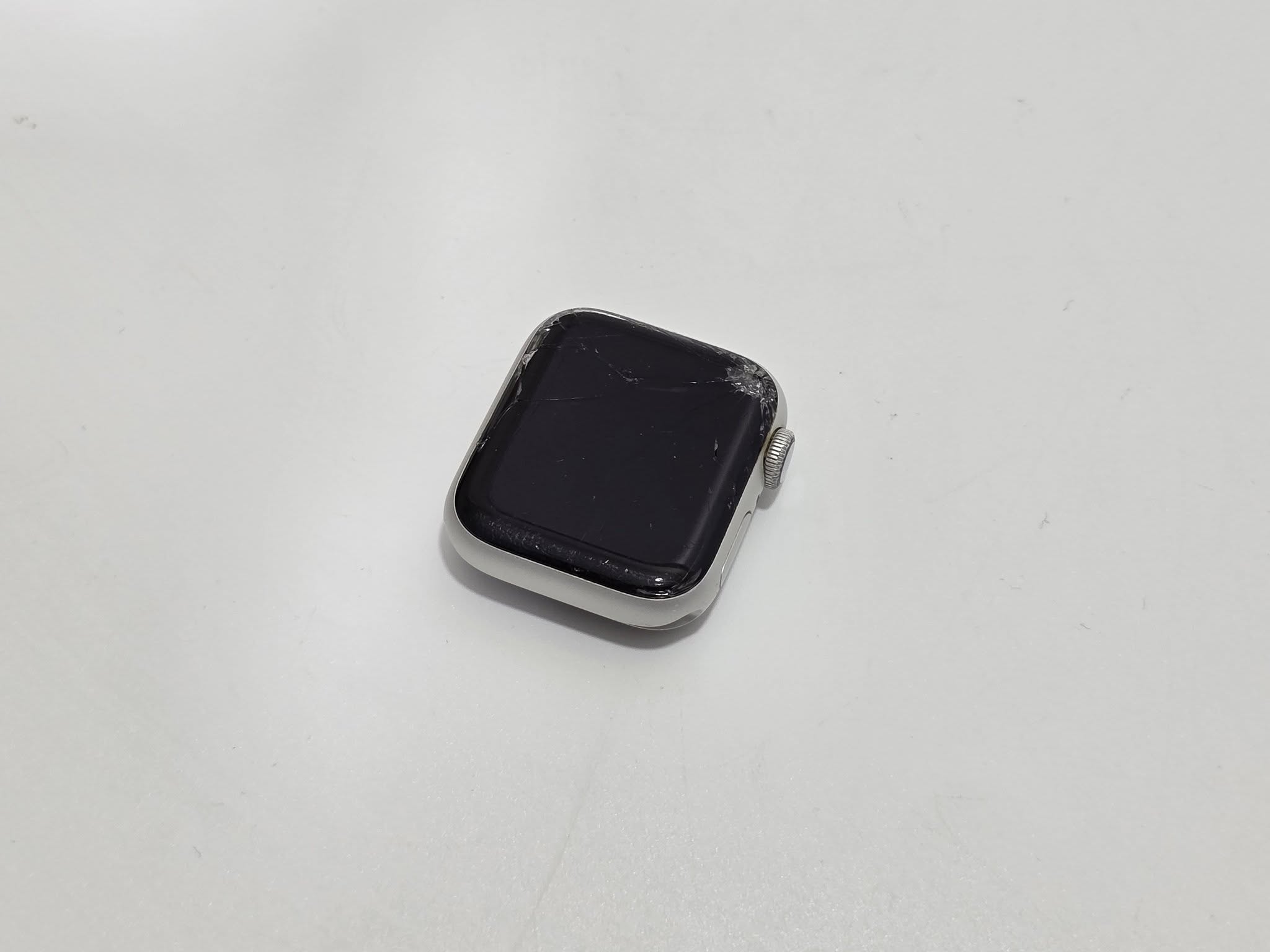 Apple Watch 4.Nesil Akıllı Kol Saati A1977 (Ekran Kilitli) W013 Apple Watch 4.Nesil Akıllı Kol Saati A1977 (Ekran Kilitli) W013