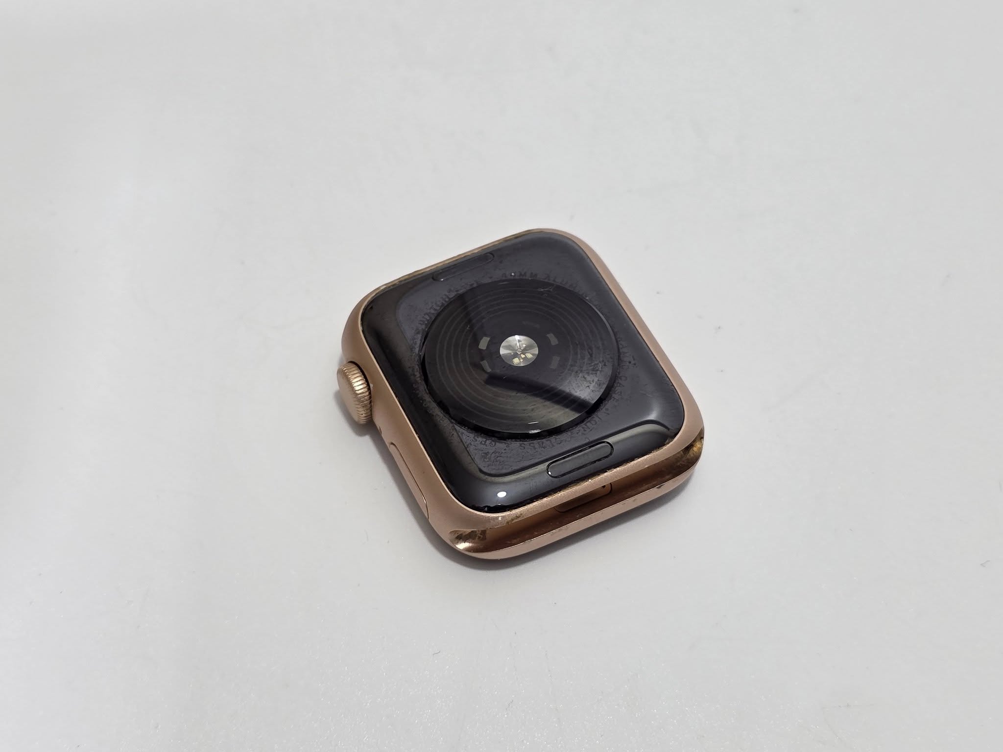 Apple Watch SE 1.Nesil Akıllı Kol Saati A2351 (Ekran Kilitli) W010 Apple Watch SE 1.Nesil Akıllı Kol Saati A2351 (Ekran Kilitli) W010