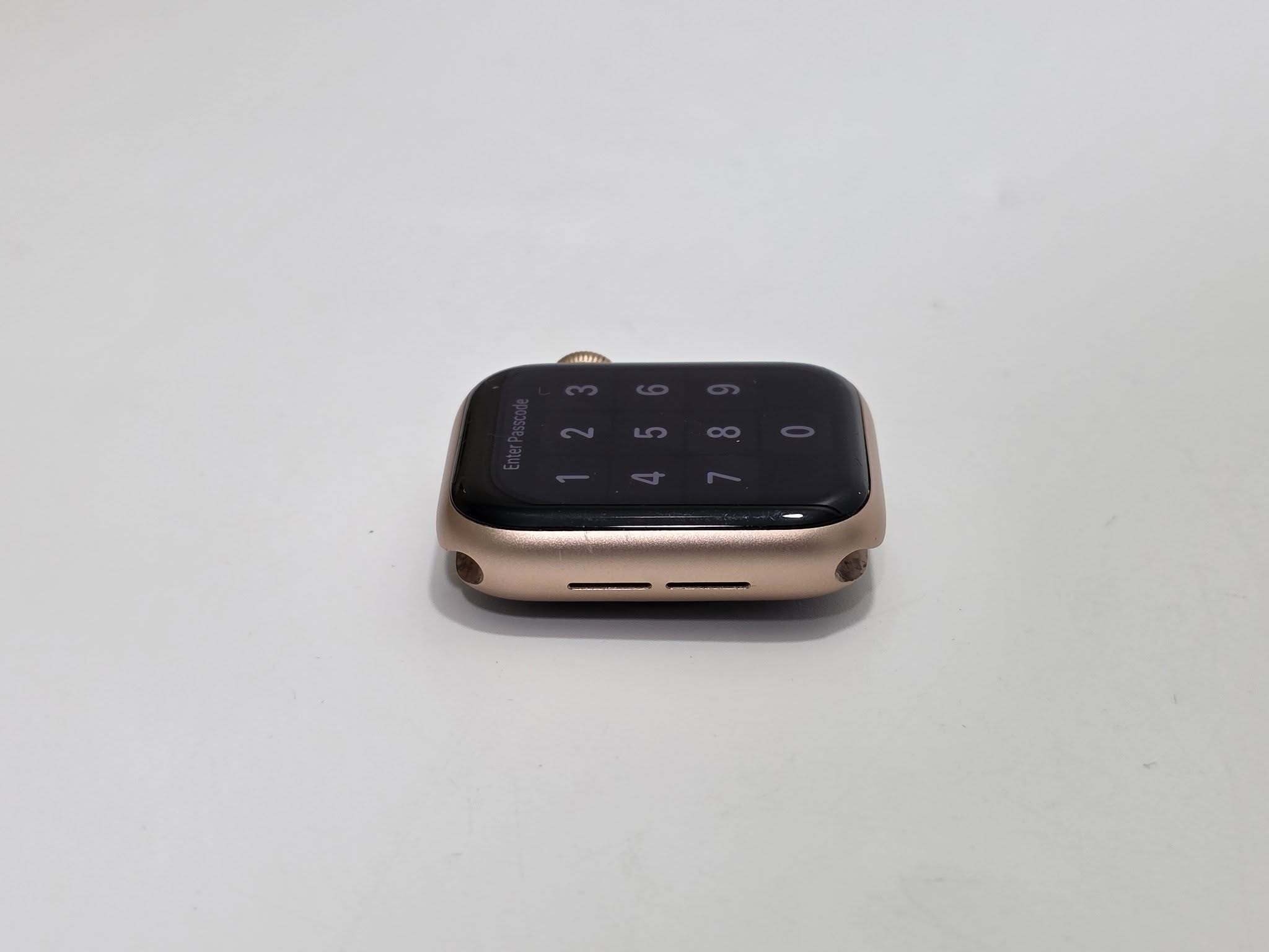 Apple Watch SE 1.Nesil Akıllı Kol Saati A2351 (Ekran Kilitli) W010 Apple Watch SE 1.Nesil Akıllı Kol Saati A2351 (Ekran Kilitli) W010