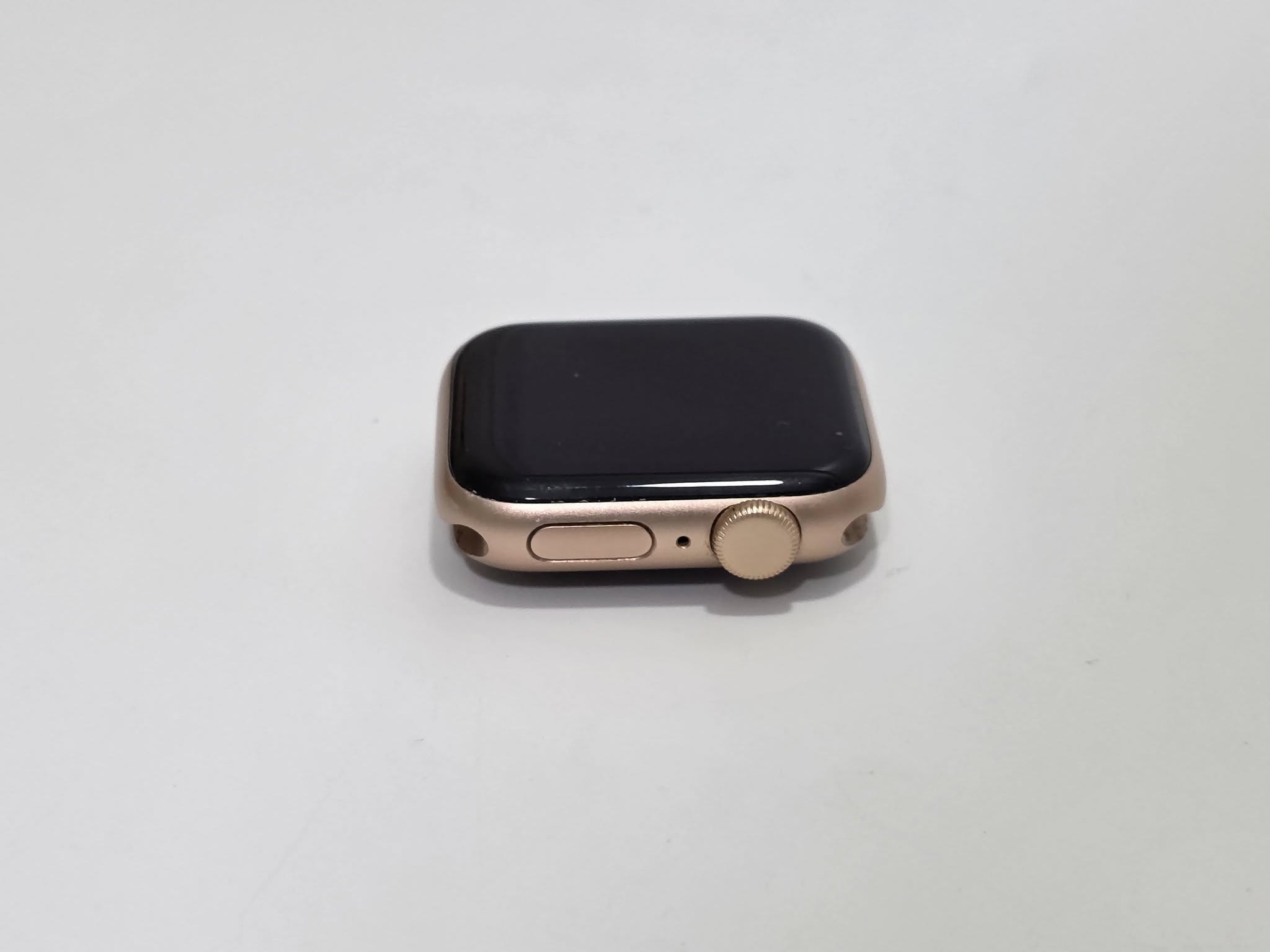 Apple Watch SE 1.Nesil Akıllı Kol Saati A2351 (Ekran Kilitli) W010 Apple Watch SE 1.Nesil Akıllı Kol Saati A2351 (Ekran Kilitli) W010