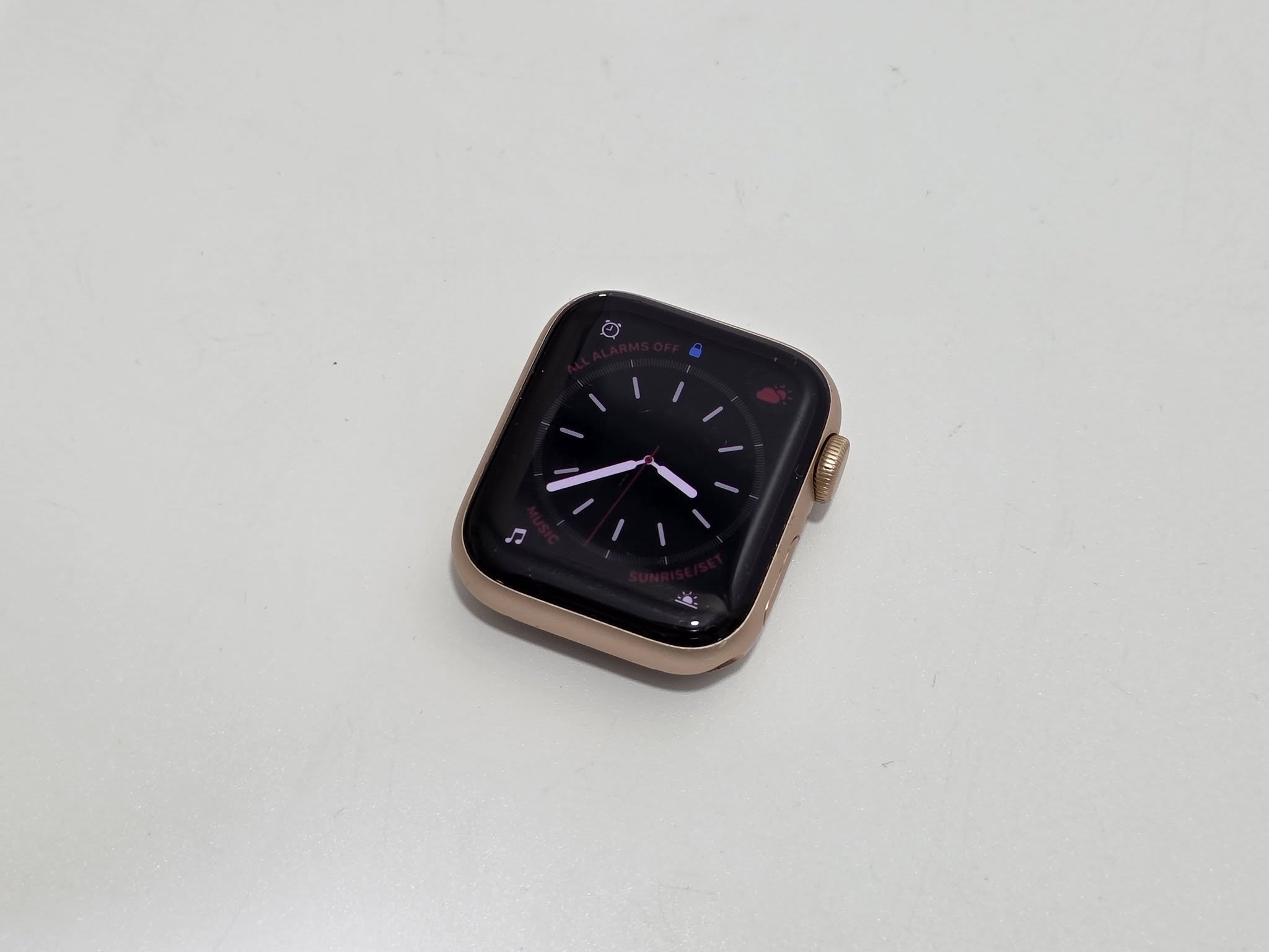 Apple Watch SE 1.Nesil Akıllı Kol Saati A2351 (Ekran Kilitli) W010 Apple Watch SE 1.Nesil Akıllı Kol Saati A2351 (Ekran Kilitli) W010