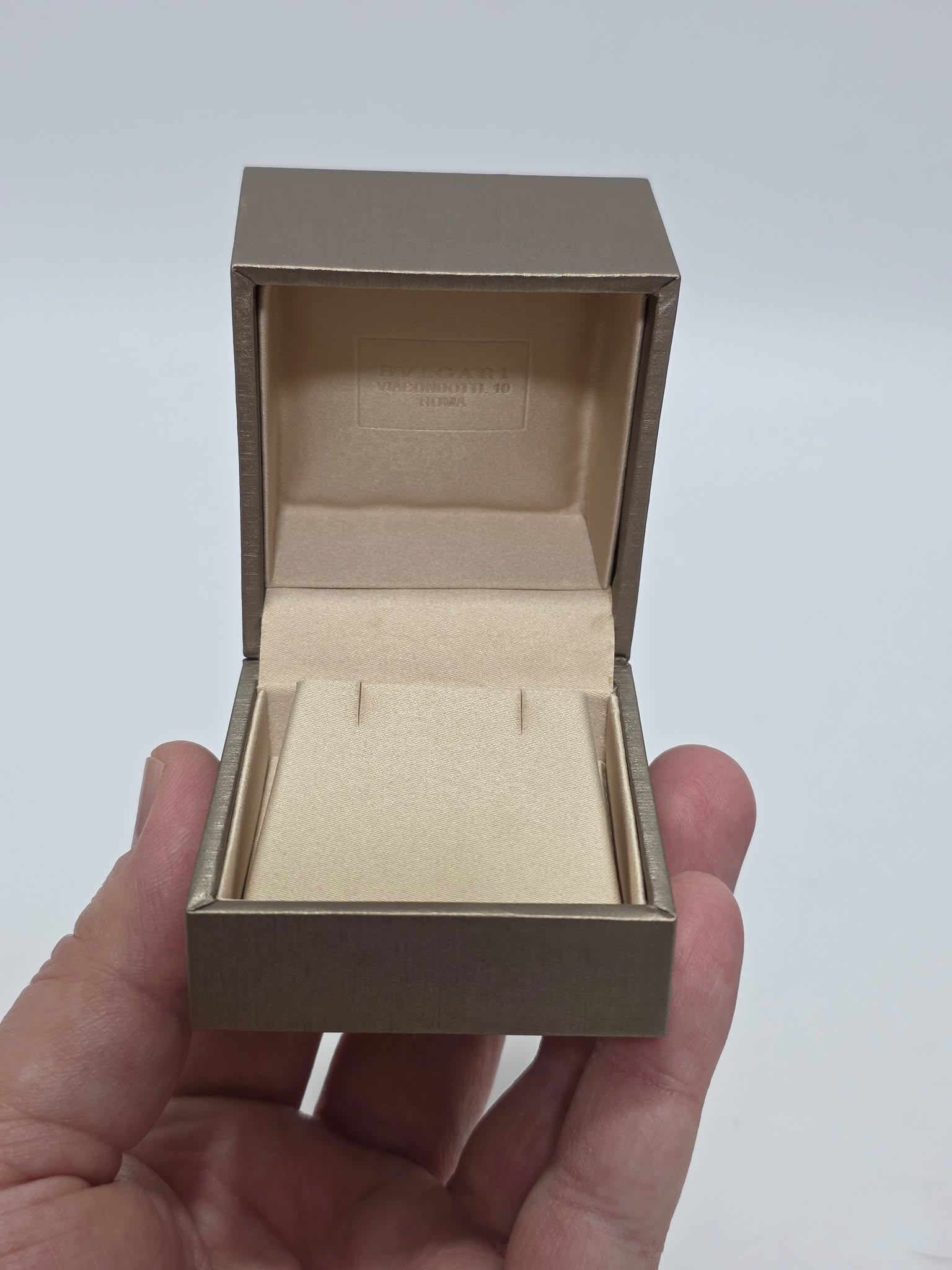 Bvlgari Kadife Küpe Kutusu Bvlgari Kadife Küpe Kutusu