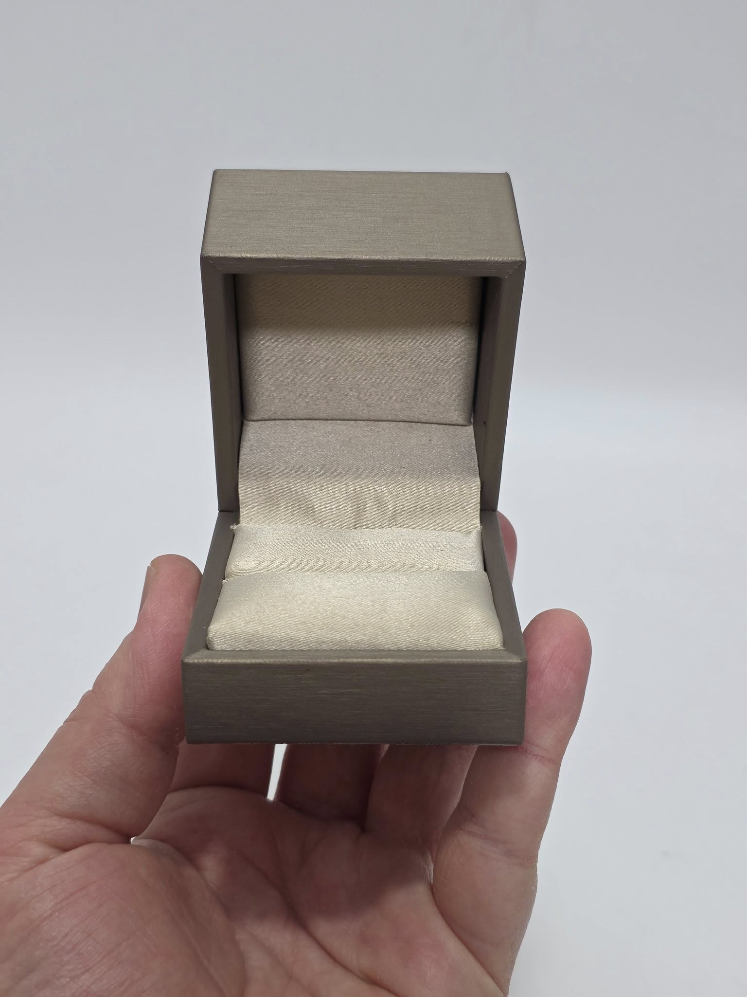 Bvlgari Kadife Yüzük Kutusu (Çantalı) Bvlgari Kadife Yüzük Kutusu (Çantalı)
