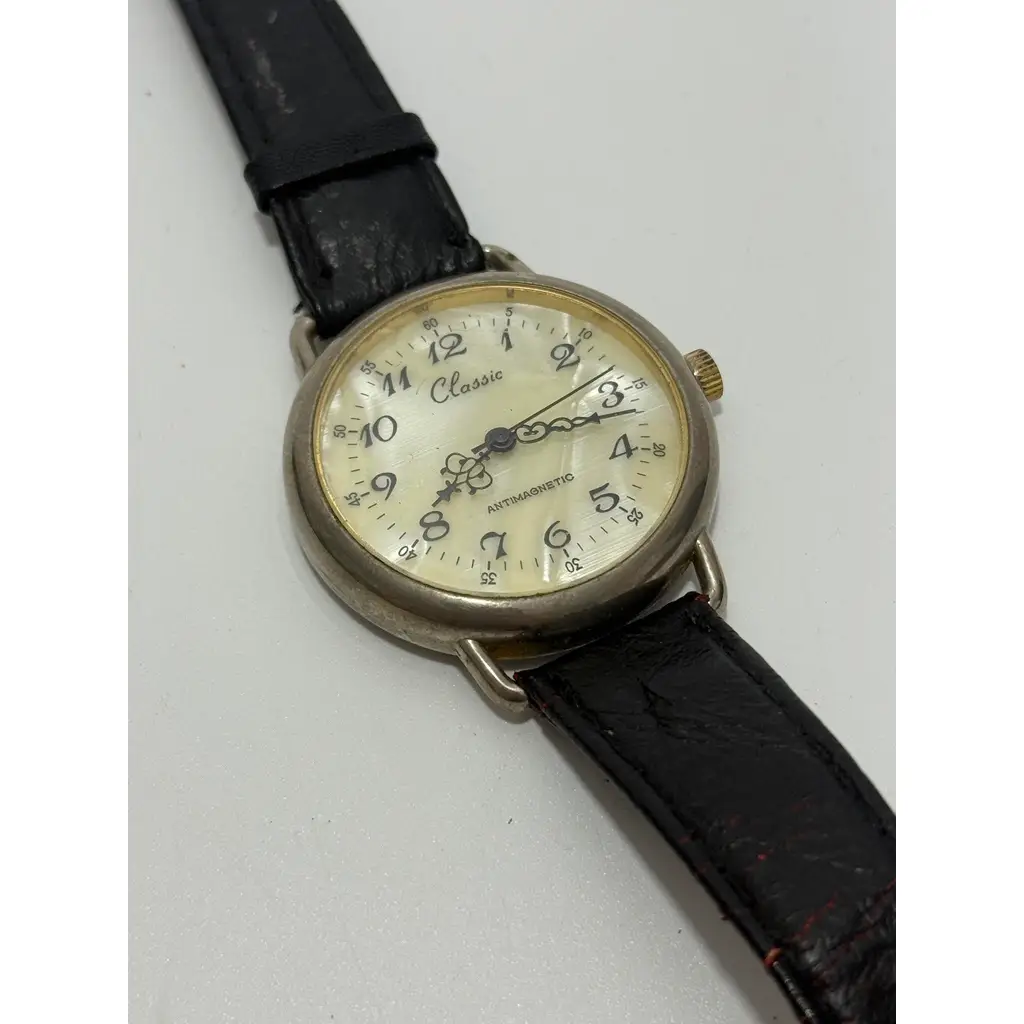 Classic 39mm Deri Kordon Kurmalı Erkek Kol Saati 2.El (Hafif Kusurlu)