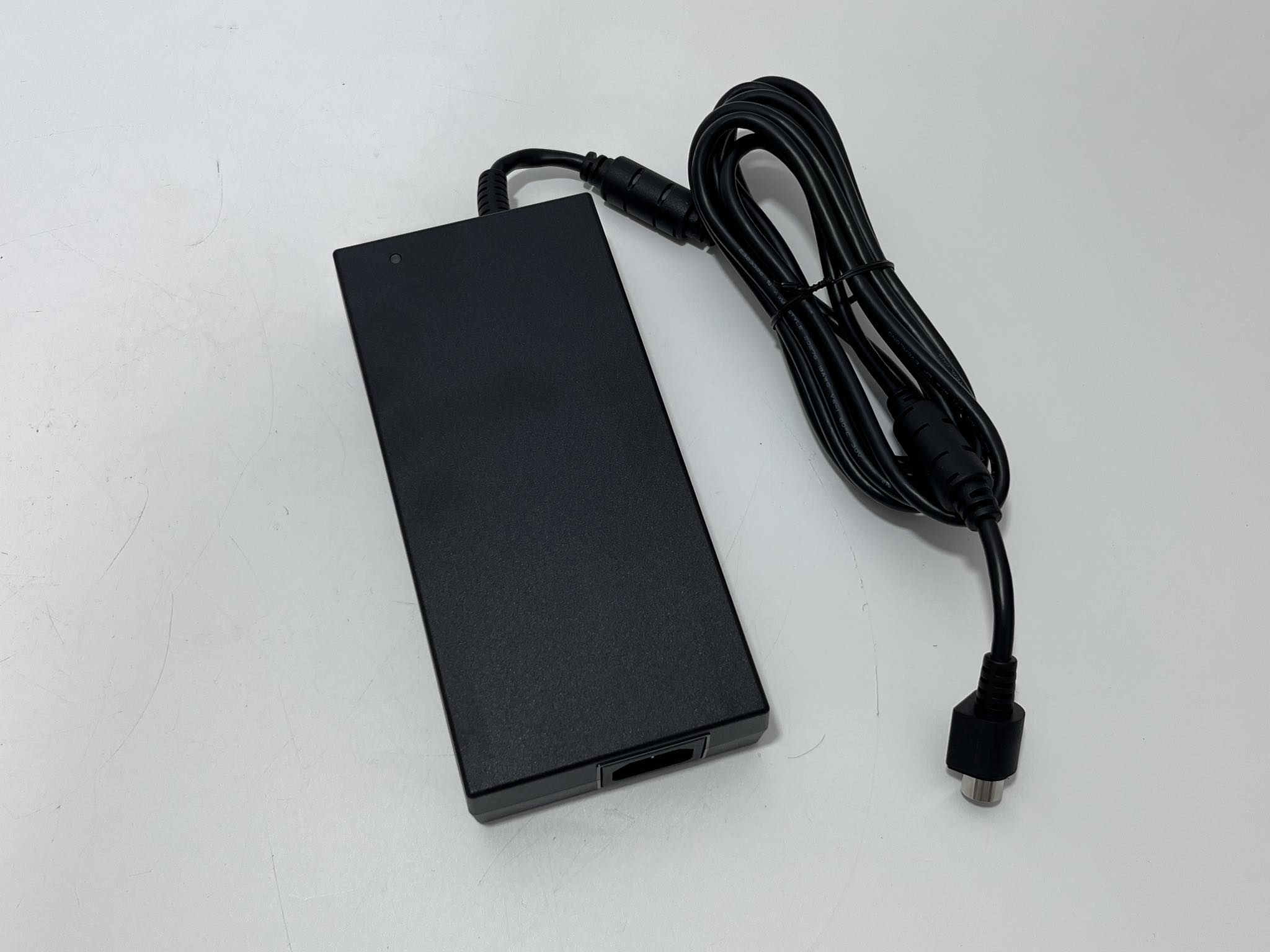Delta MEA-250Z26CAA Ağız Tarama Cihaz Adaptörü 26V 9,62A 250W Delta MEA-250Z26CAA Ağız Tarama Cihaz Adaptörü 26V 9,62A 250W
