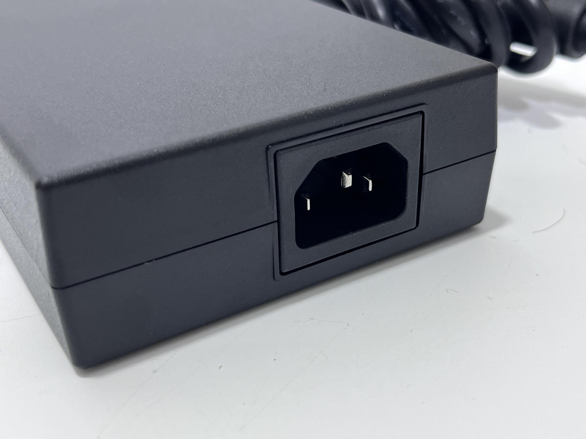 Delta MEA-250Z26CAA Ağız Tarama Cihaz Adaptörü 26V 9,62A 250W Delta MEA-250Z26CAA Ağız Tarama Cihaz Adaptörü 26V 9,62A 250W