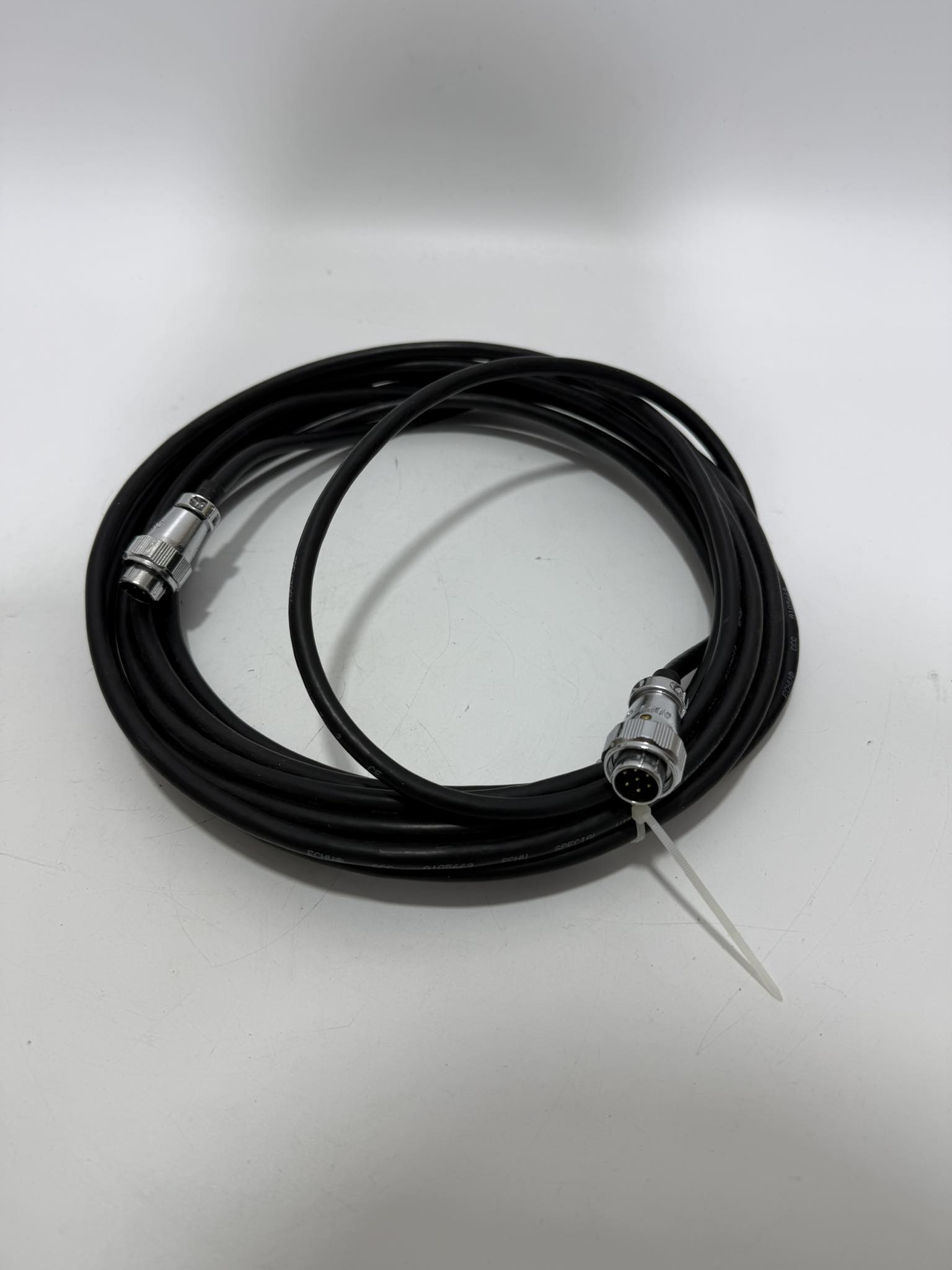 Echu A105669 Endüstriyel Elektrik Kablosu 300/300V 6x0,3mm2 5Metre Echu A105669 Endüstriyel Elektrik Kablosu 300/300V 6x0,3mm2 5Metre