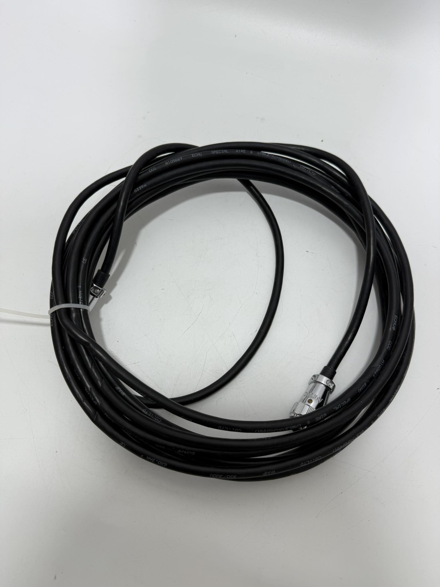 Echu A105669 Endüstriyel Elektrik Kablosu 300/300V 6x0,3mm2 5Metre Echu A105669 Endüstriyel Elektrik Kablosu 300/300V 6x0,3mm2 5Metre