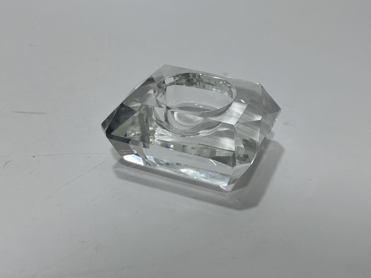 Faset Kesim Kristal Cam Tealight Mumluk 6,7x7,7cm (1 Adet) Faset Kesim Kristal Cam Tealight Mumluk 6,7x7,7cm (1 Adet)