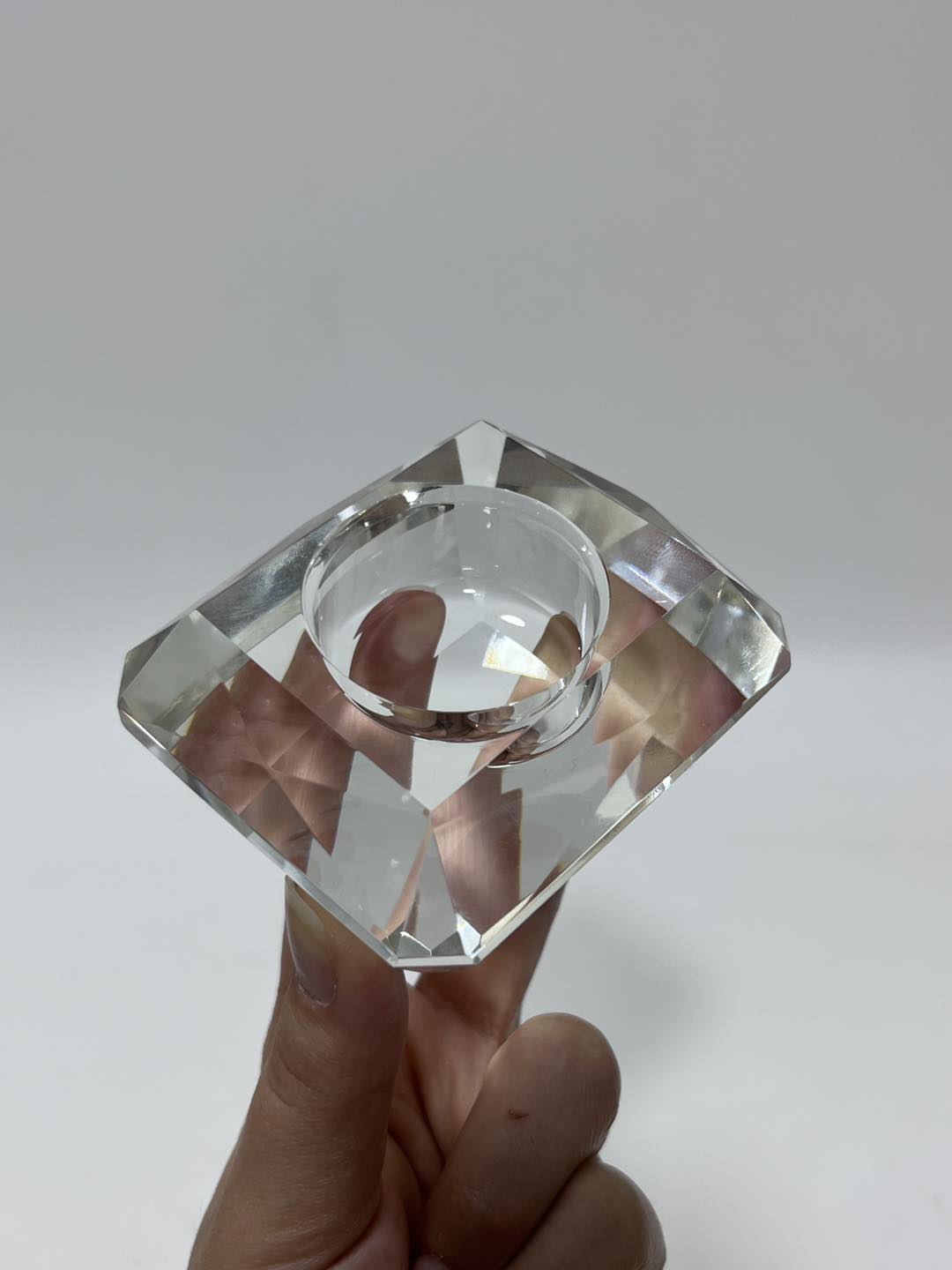 Faset Kesim Kristal Cam Tealight Mumluk 6,7x7,7cm (1 Adet) Faset Kesim Kristal Cam Tealight Mumluk 6,7x7,7cm (1 Adet)