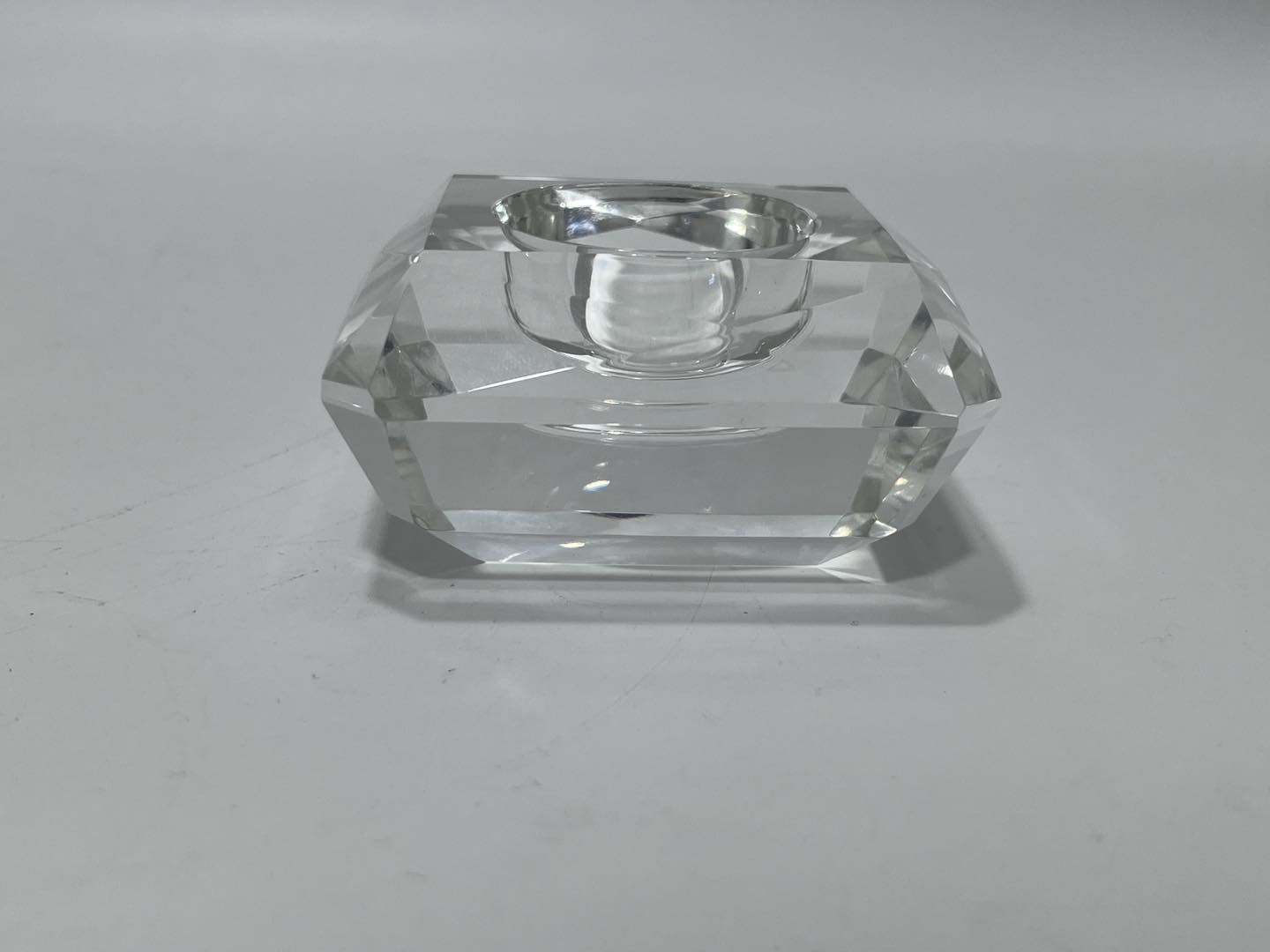 Faset Kesim Kristal Cam Tealight Mumluk 6,7x7,7cm (1 Adet) Faset Kesim Kristal Cam Tealight Mumluk 6,7x7,7cm (1 Adet)