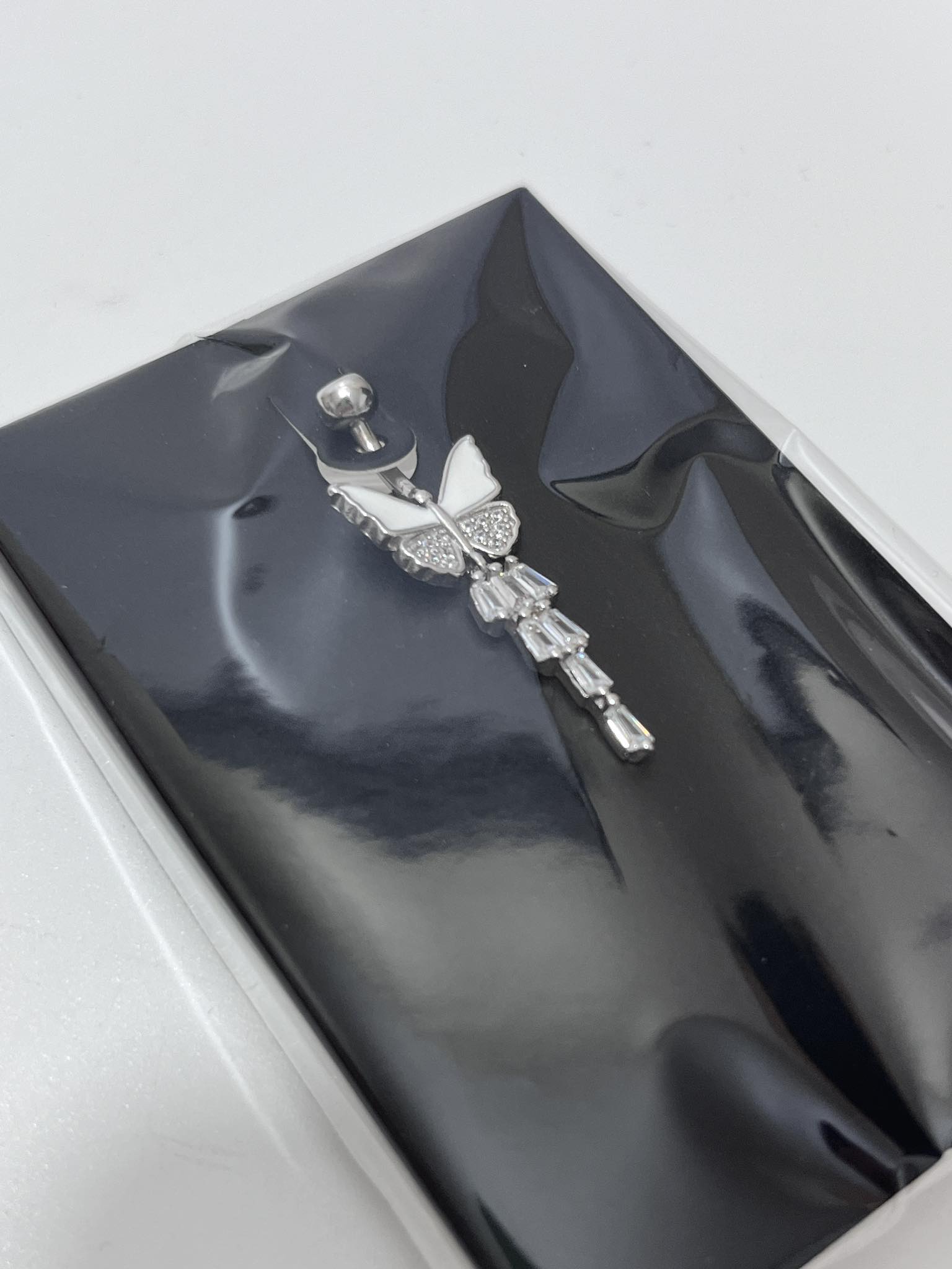 Kelebek Temalı 925 Ayar Gümüş Göbek Piercing Küpe Kelebek Temalı 925 Ayar Gümüş Göbek Piercing Küpe