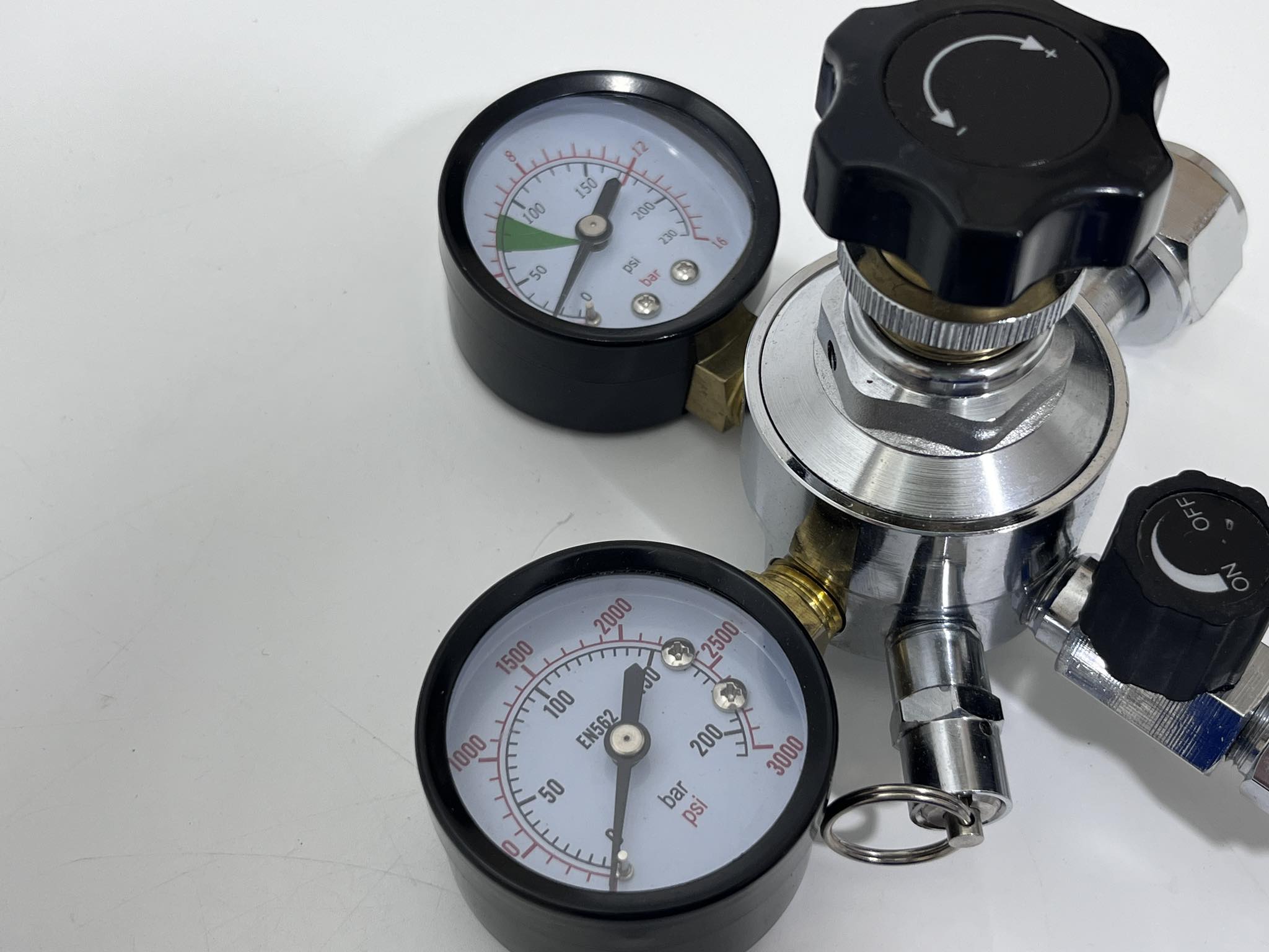 Kontrol Valfli Co2 Regülatörü (Sarmal Borulu) Kontrol Valfli Co2 Regülatörü (Sarmal Borulu)