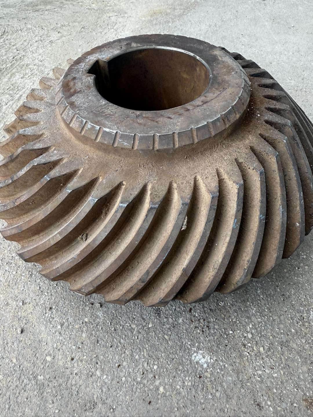 Mekanik Dişli 31cm (Kullanılmış) Mekanik Dişli 31cm (Kullanılmış)