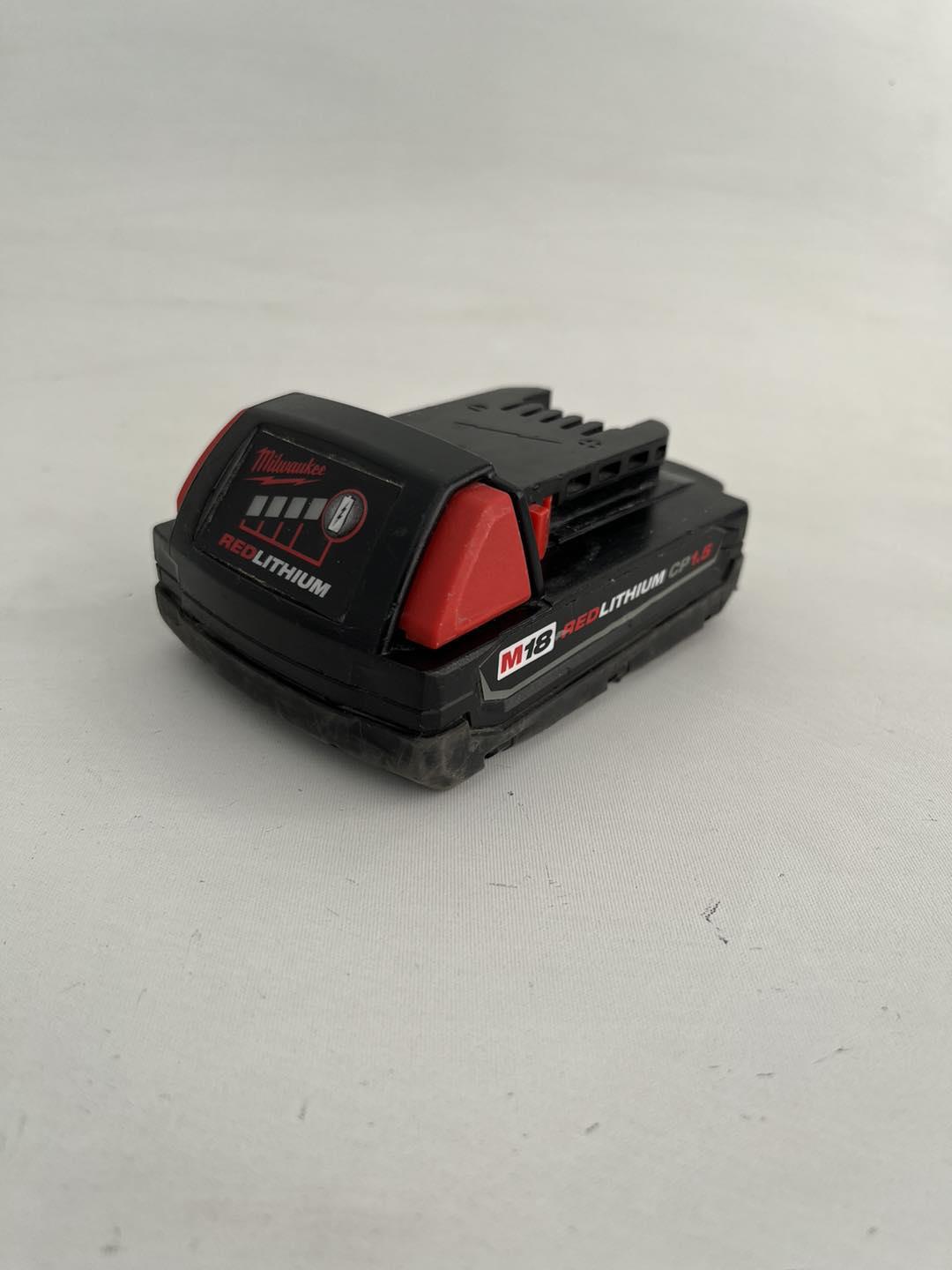 Milwaukee 18V 1.5Ah Li-ion Akü 48111815 2.El Milwaukee 18V 1.5Ah Li-ion Akü 48111815 2.El