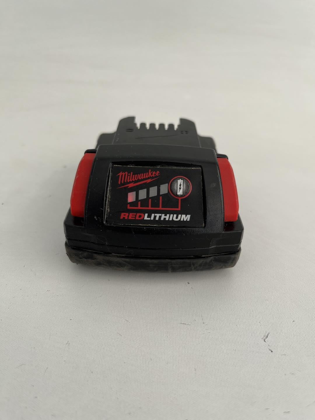 Milwaukee 18V 1.5Ah Li-ion Akü 48111815 2.El Milwaukee 18V 1.5Ah Li-ion Akü 48111815 2.El