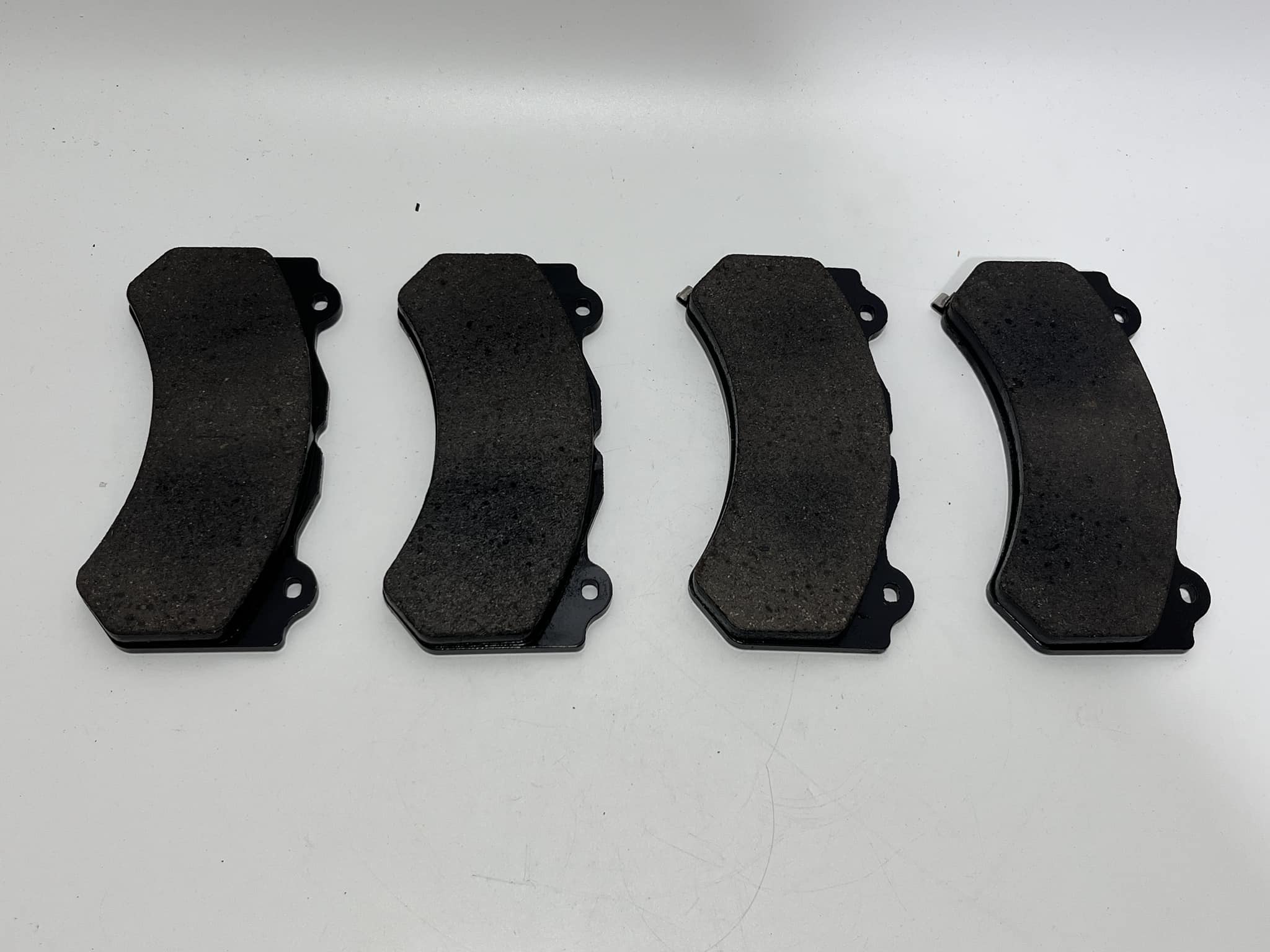 Mopar Jeep Grand Cherokee Ön Fen Balata Takımı 68303052AA (Orijinal) Mopar Jeep Grand Cherokee Ön Fen Balata Takımı 68303052AA (Orijinal)