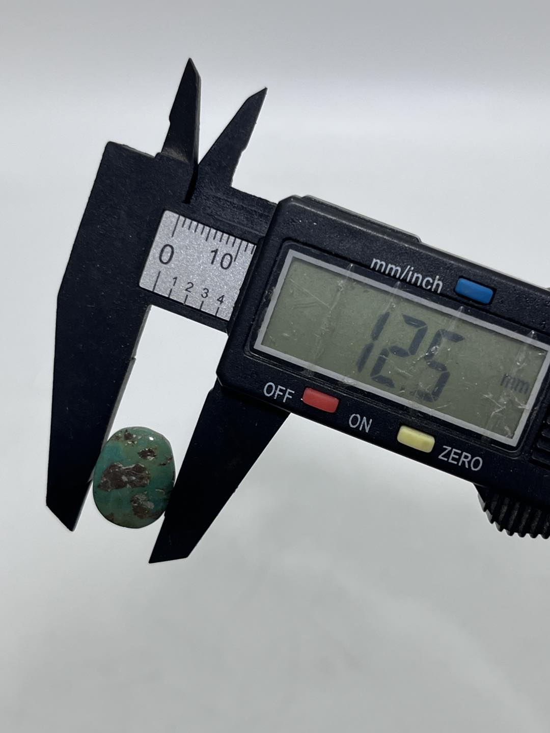 Okyanus Temalı Doğal Kabaşon Firuze Taşı 11,5 Karat - Turkuaz Taşı 2,32 Gram Okyanus Temalı Doğal Kabaşon Firuze Taşı 11,5 Karat - Turkuaz Taşı 2,32 Gram