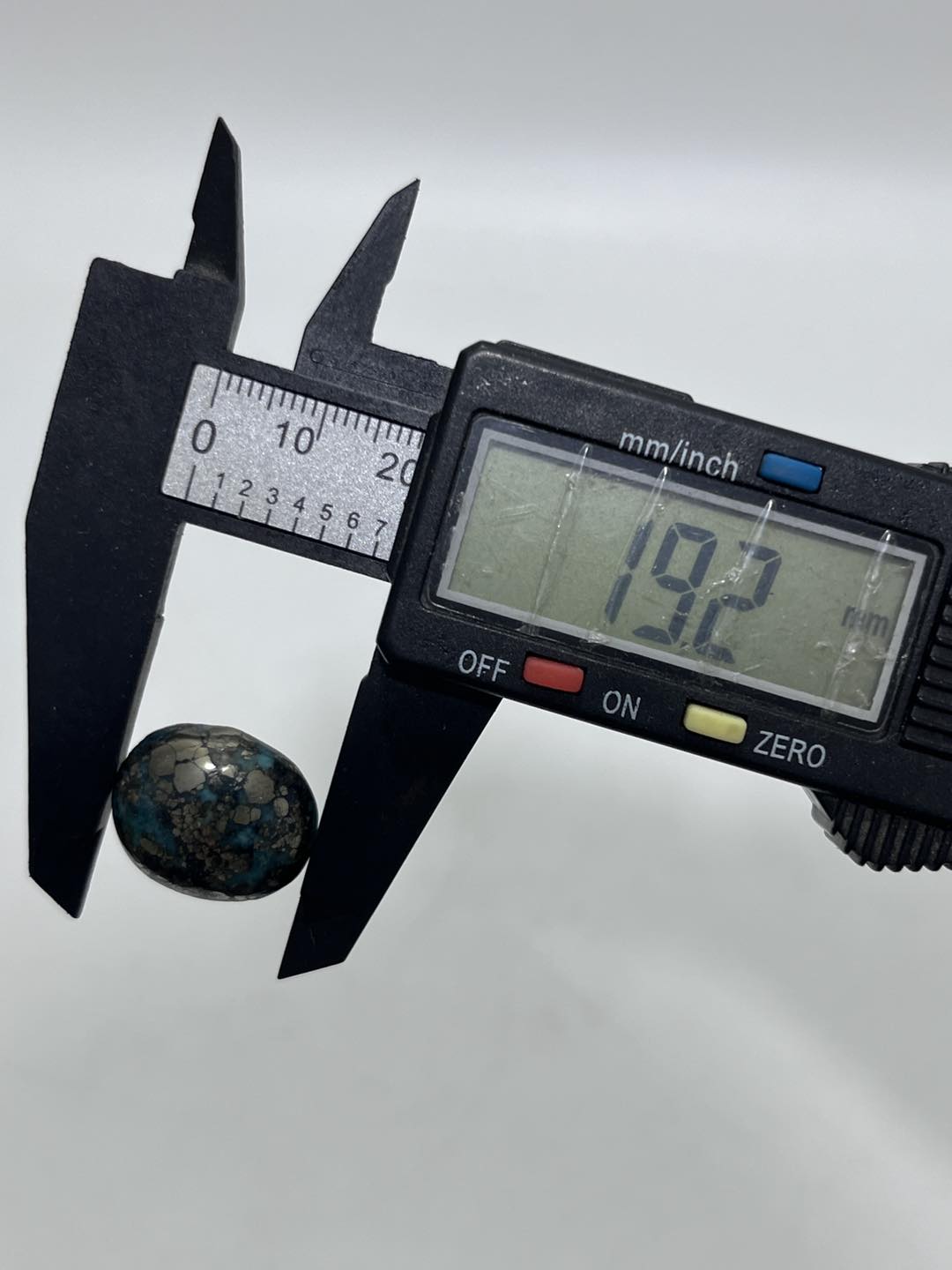 Okyanus Temalı Doğal Kabaşon Firuze Taşı 26,2 Karat - Turkuaz Taşı 5,26 Gram Okyanus Temalı Doğal Kabaşon Firuze Taşı 26,2 Karat - Turkuaz Taşı 5,26 Gram