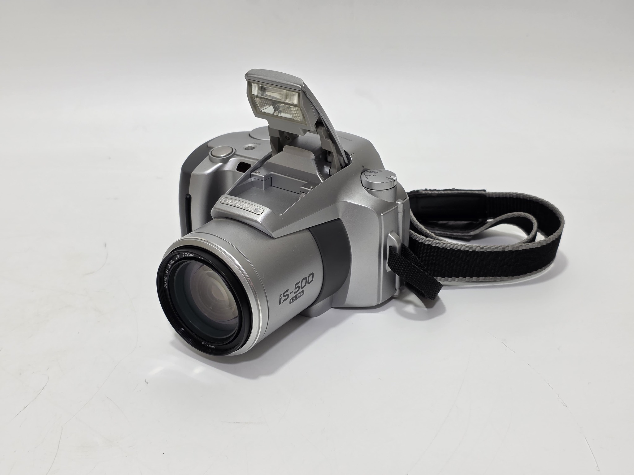 Olympus IS-500 35mm Filmli Fotoğraf Makinesi 2.El Olympus IS-500 35mm Filmli Fotoğraf Makinesi 2.El