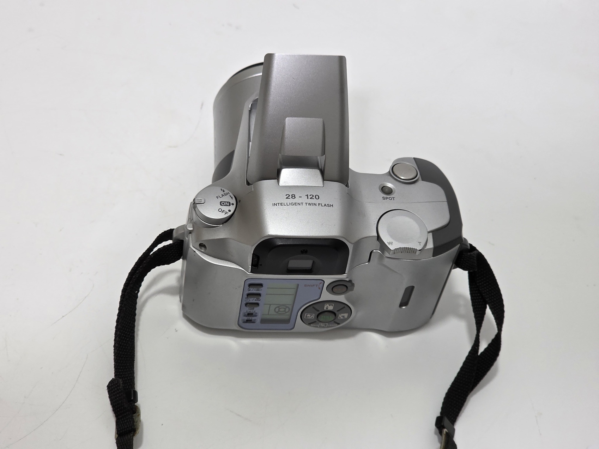 Olympus IS-500 35mm Filmli Fotoğraf Makinesi 2.El Olympus IS-500 35mm Filmli Fotoğraf Makinesi 2.El