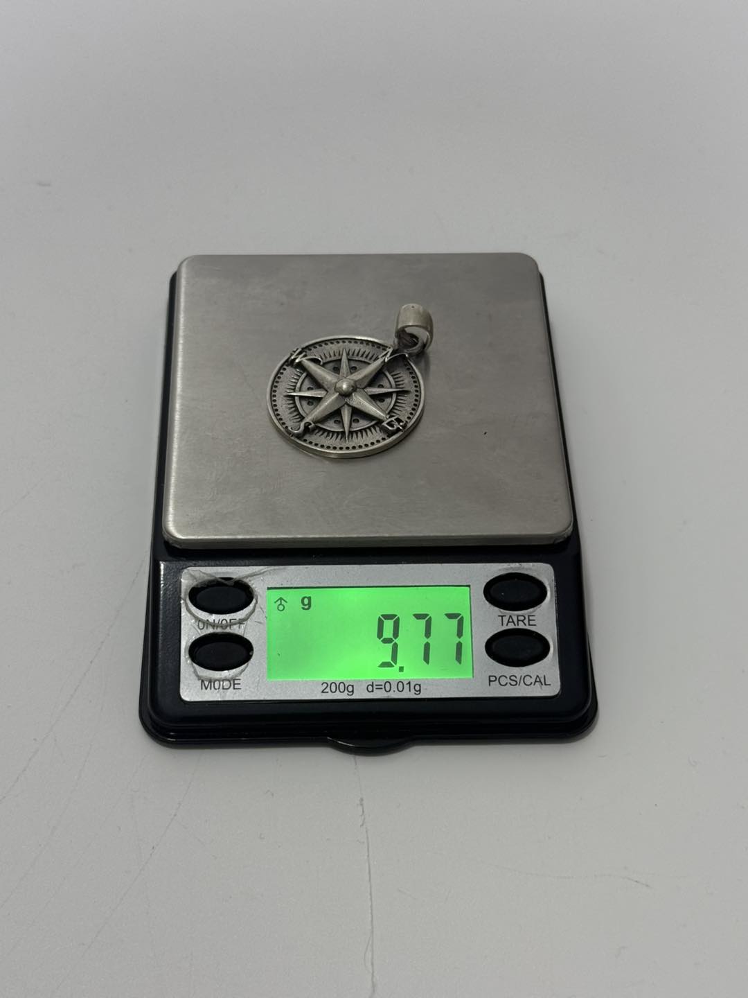 Pusula Motifli 925 Ayar Gümüş Kolye Ucu 9,75 Gram Pusula Motifli 925 Ayar Gümüş Kolye Ucu 9,75 Gram
