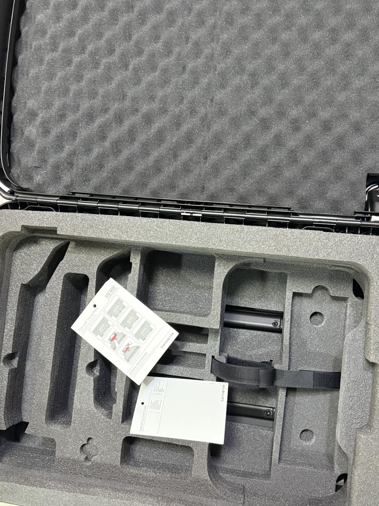 Samsonite Scure Spinner 69/25 Orta Boy Sert Valiz Samsonite Scure Spinner 69/25 Orta Boy Sert Valiz