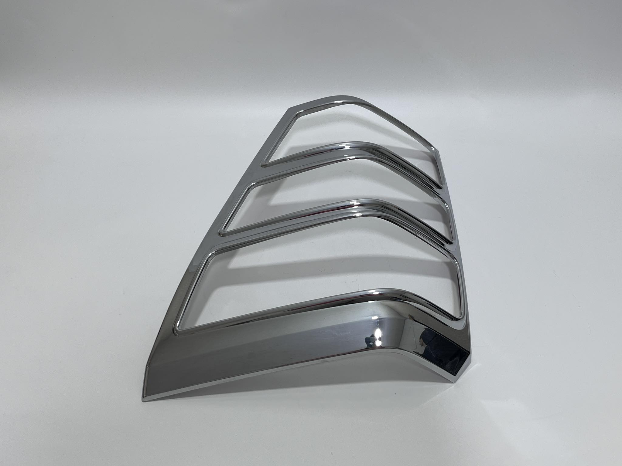 Suzuki Grand Vitara Uyumlu Krom Sağ Arka Stop Far Çerçevesi 2007-2011 Suzuki Grand Vitara Uyumlu Krom Sağ Arka Stop Far Çerçevesi 2007-2011