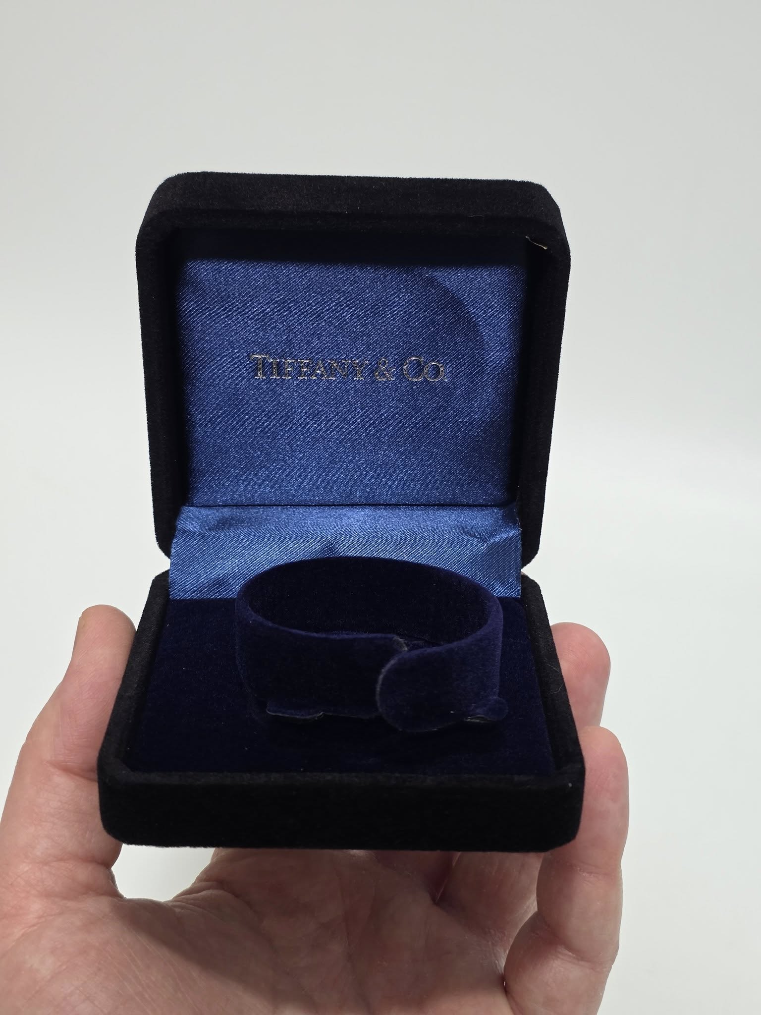 Tiffany Co Kadife Bileklik Kutusu (Çantalı) Tiffany Co Kadife Bileklik Kutusu (Çantalı)