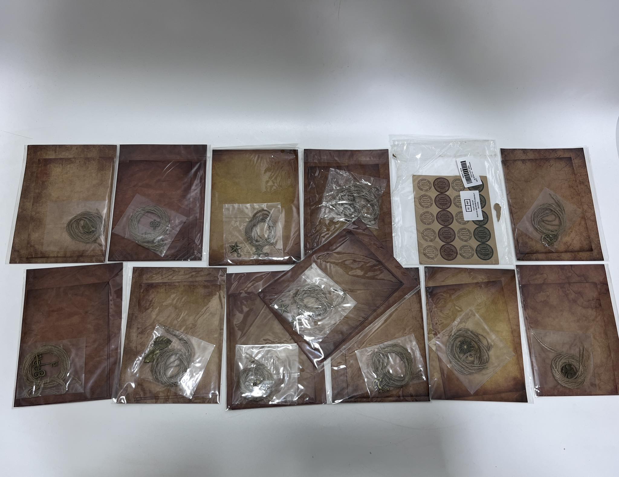 Vintage Kraft Mektup Kağıdı ve Zarf Seti 12 Set Vintage Kraft Mektup Kağıdı ve Zarf Seti 12 Set