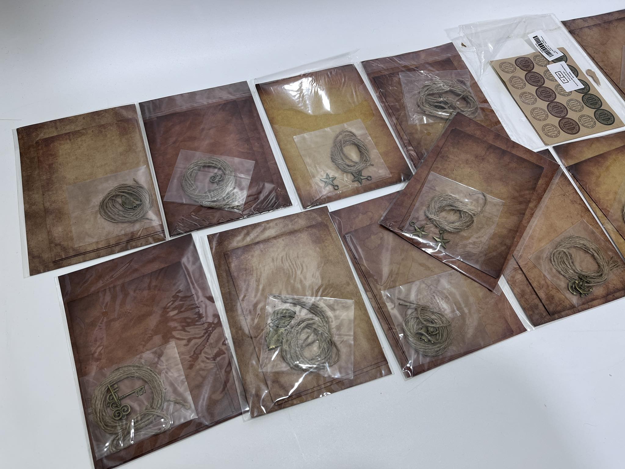 Vintage Kraft Mektup Kağıdı ve Zarf Seti 12 Set Vintage Kraft Mektup Kağıdı ve Zarf Seti 12 Set