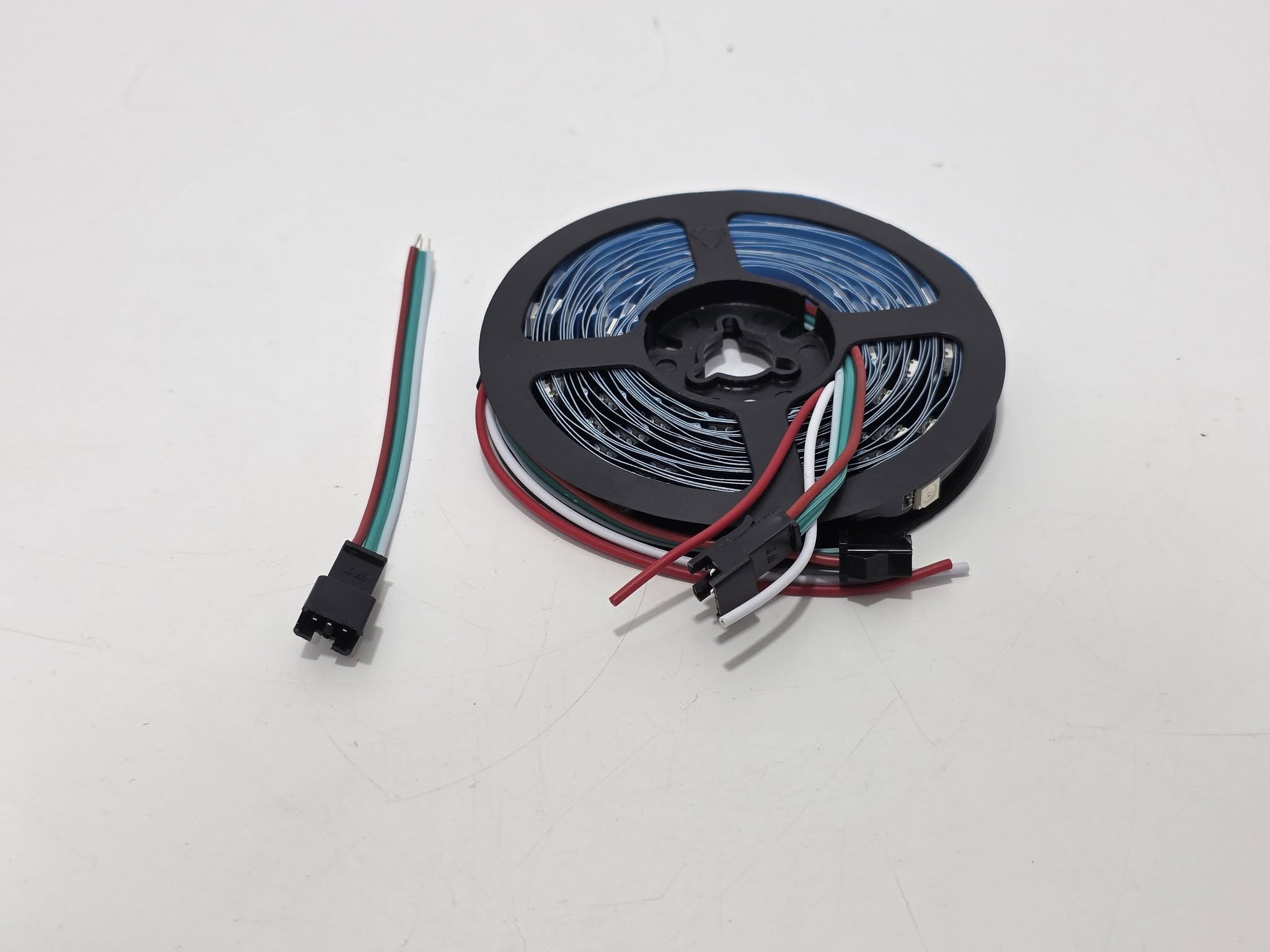 WS2812B Adreslenebilir Rgb Şerit Led 5 Metre 90 Led WS2812B Adreslenebilir Rgb Şerit Led 5 Metre 90 Led