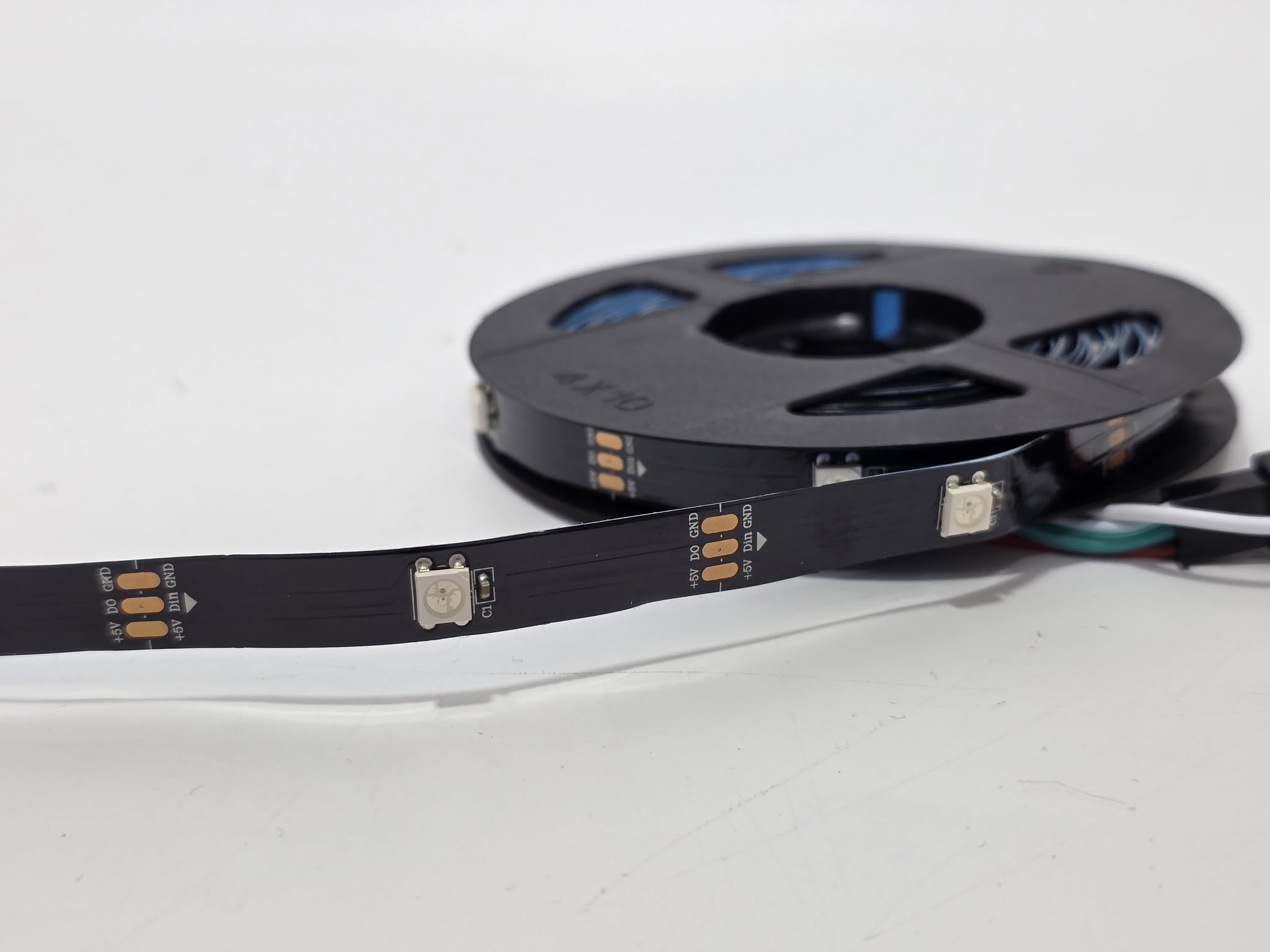 WS2812B Adreslenebilir Rgb Şerit Led 5 Metre 90 Led WS2812B Adreslenebilir Rgb Şerit Led 5 Metre 90 Led