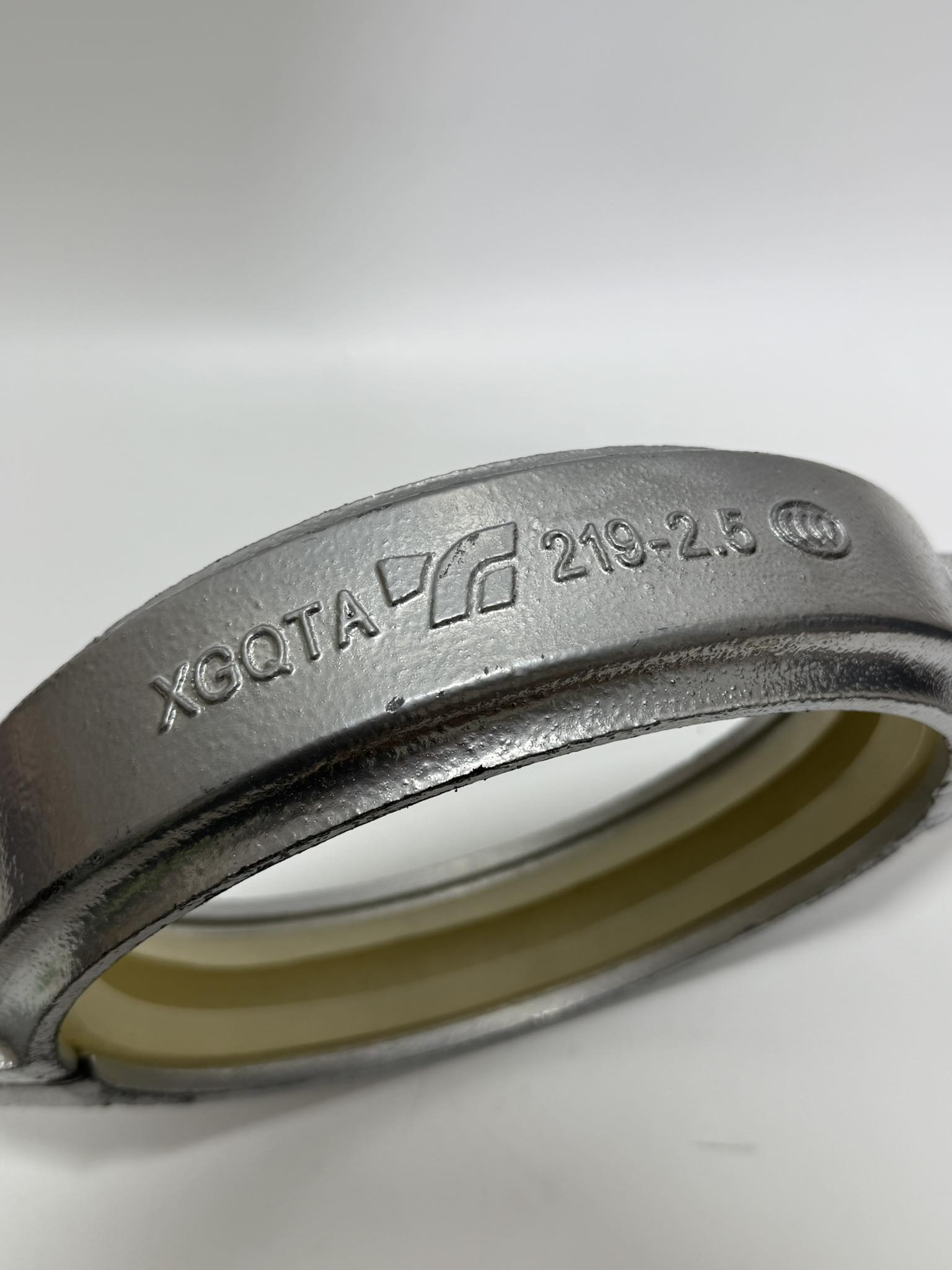 XGQTA 219-2.5 Yüksek Basınç Hortum Kelepçesi 21,5x6x25cm XGQTA 219-2.5 Yüksek Basınç Hortum Kelepçesi 21,5x6x25cm